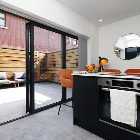 New Spacious 2 Bed Getaway - Private Courtyard! - Underfloor Heating Κάρντιφ Εξωτερικό φωτογραφία