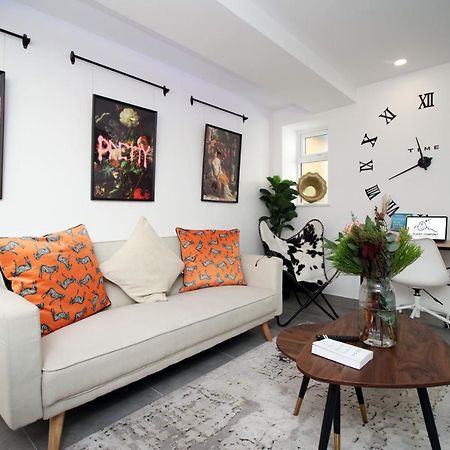 New Spacious 2 Bed Getaway - Private Courtyard! - Underfloor Heating Κάρντιφ Εξωτερικό φωτογραφία