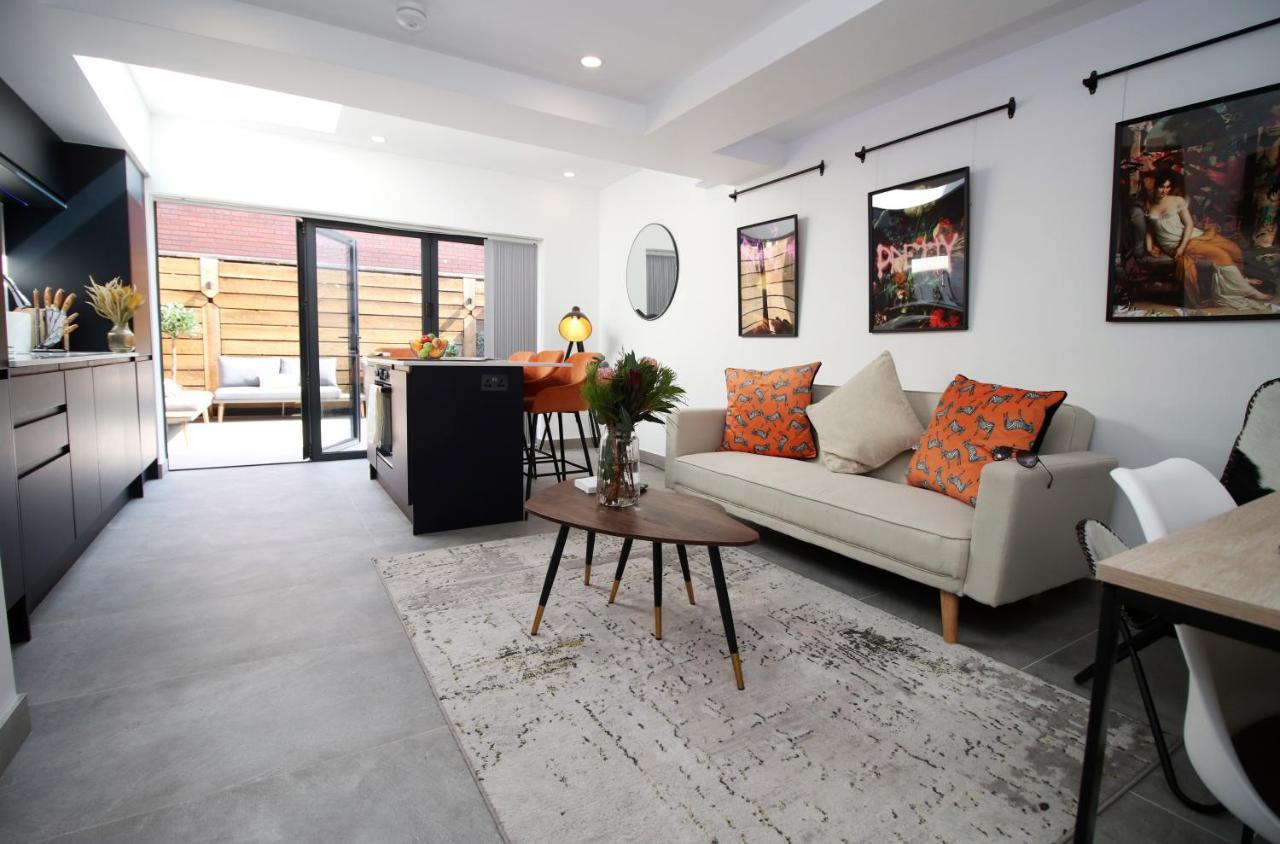 New Spacious 2 Bed Getaway - Private Courtyard! - Underfloor Heating Κάρντιφ Εξωτερικό φωτογραφία