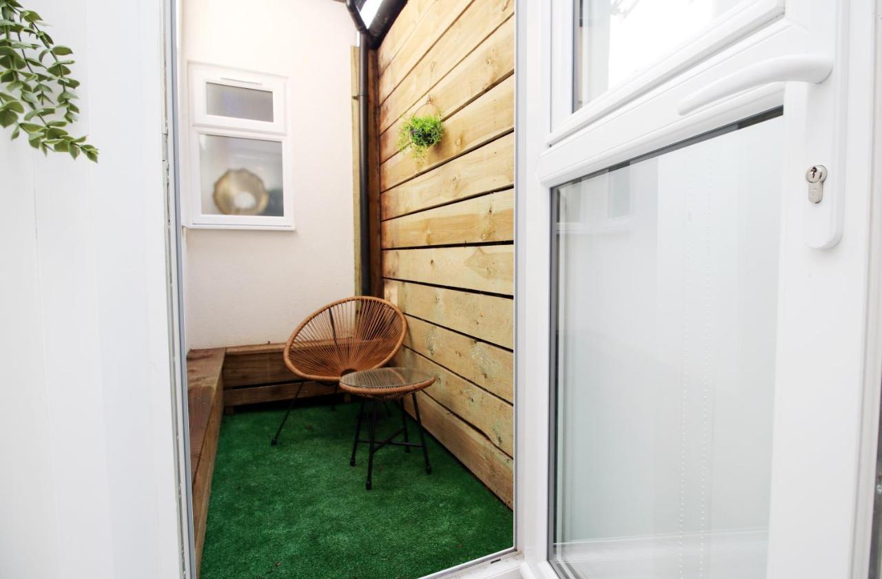 New Spacious 2 Bed Getaway - Private Courtyard! - Underfloor Heating Κάρντιφ Εξωτερικό φωτογραφία