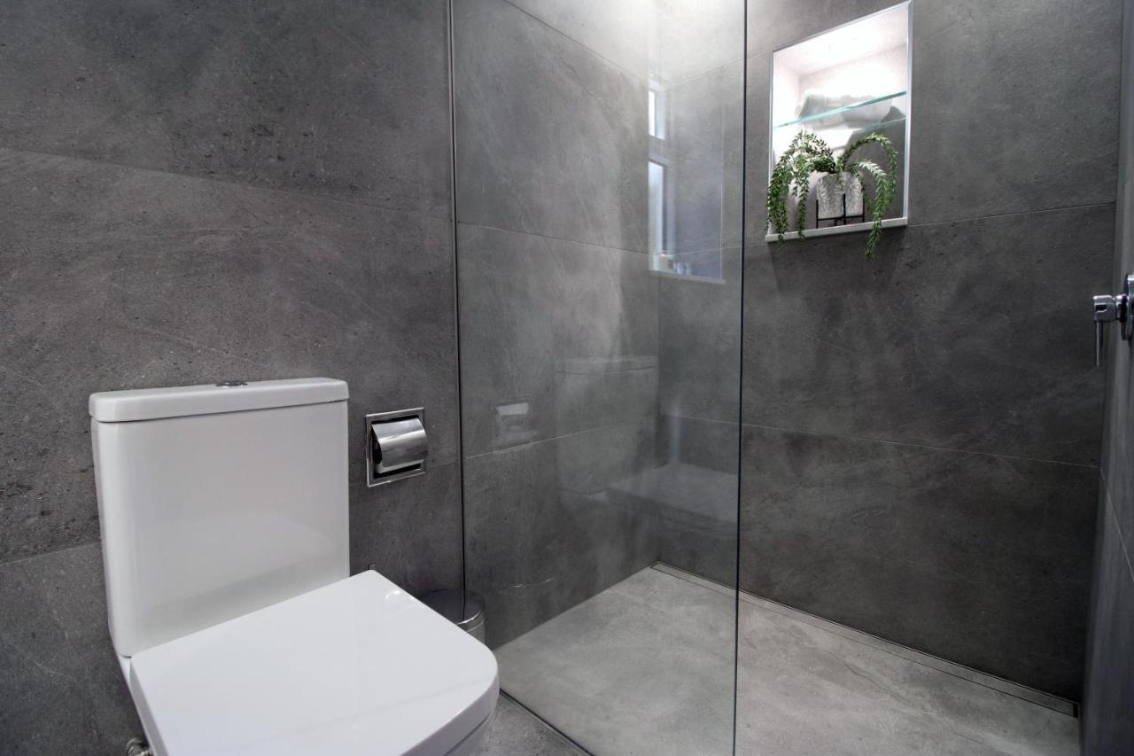 New Spacious 2 Bed Getaway - Private Courtyard! - Underfloor Heating Κάρντιφ Εξωτερικό φωτογραφία