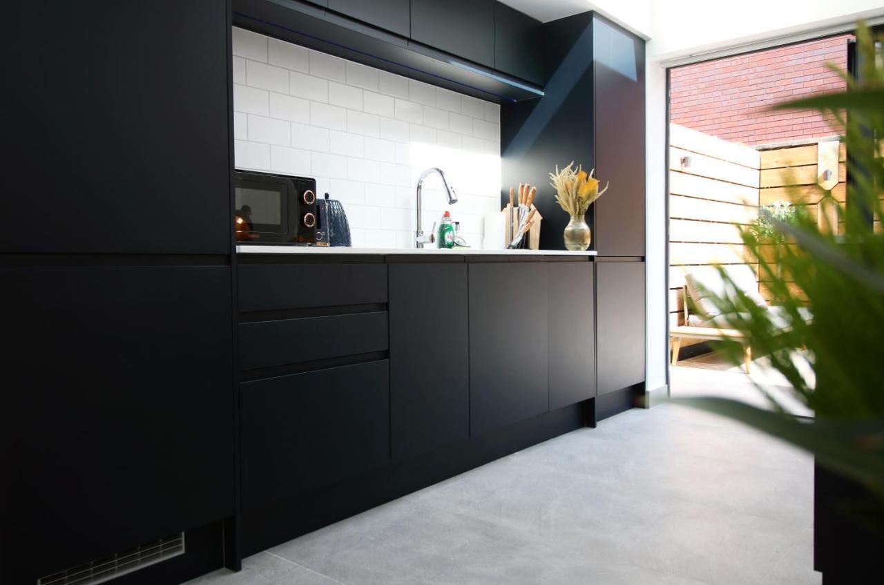 New Spacious 2 Bed Getaway - Private Courtyard! - Underfloor Heating Κάρντιφ Εξωτερικό φωτογραφία