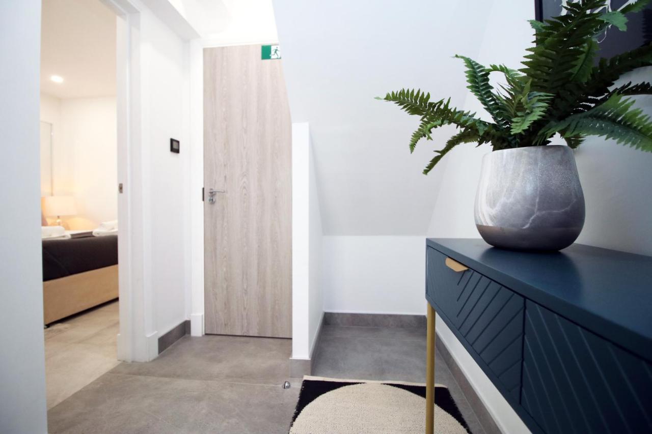 New Spacious 2 Bed Getaway - Private Courtyard! - Underfloor Heating Κάρντιφ Εξωτερικό φωτογραφία