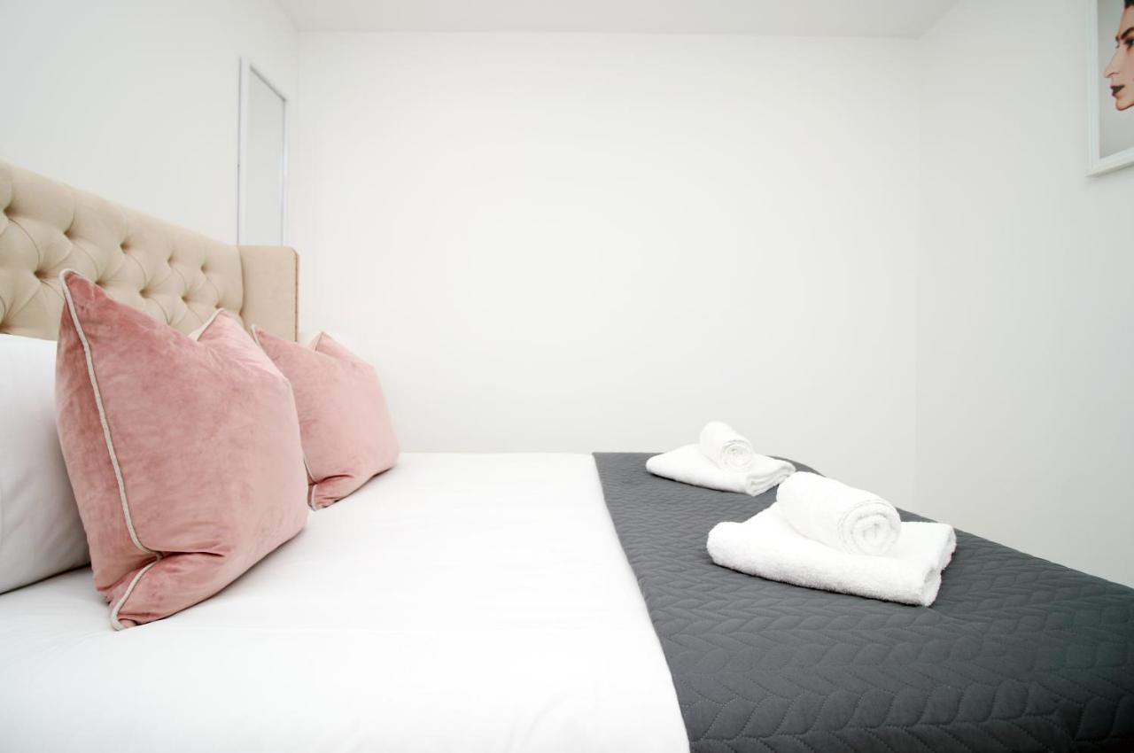 New Spacious 2 Bed Getaway - Private Courtyard! - Underfloor Heating Κάρντιφ Εξωτερικό φωτογραφία