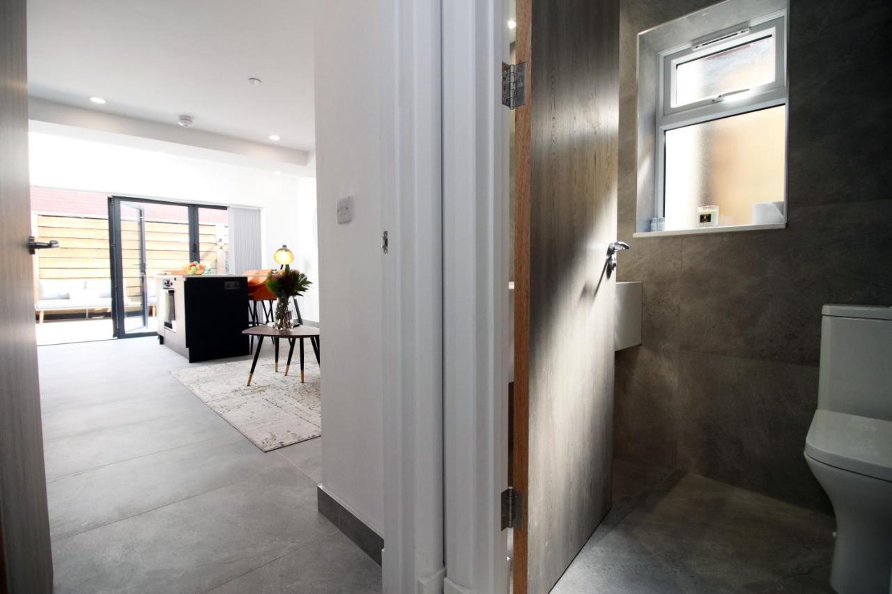 New Spacious 2 Bed Getaway - Private Courtyard! - Underfloor Heating Κάρντιφ Εξωτερικό φωτογραφία