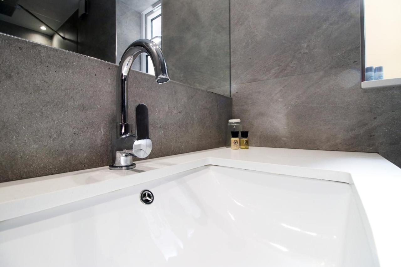 New Spacious 2 Bed Getaway - Private Courtyard! - Underfloor Heating Κάρντιφ Εξωτερικό φωτογραφία