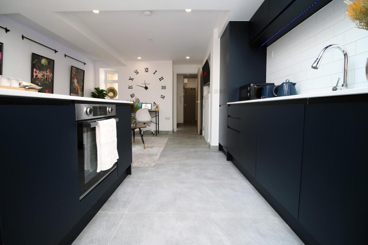 New Spacious 2 Bed Getaway - Private Courtyard! - Underfloor Heating Κάρντιφ Εξωτερικό φωτογραφία