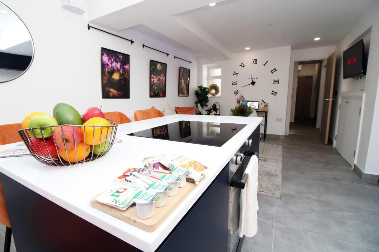 New Spacious 2 Bed Getaway - Private Courtyard! - Underfloor Heating Κάρντιφ Εξωτερικό φωτογραφία
